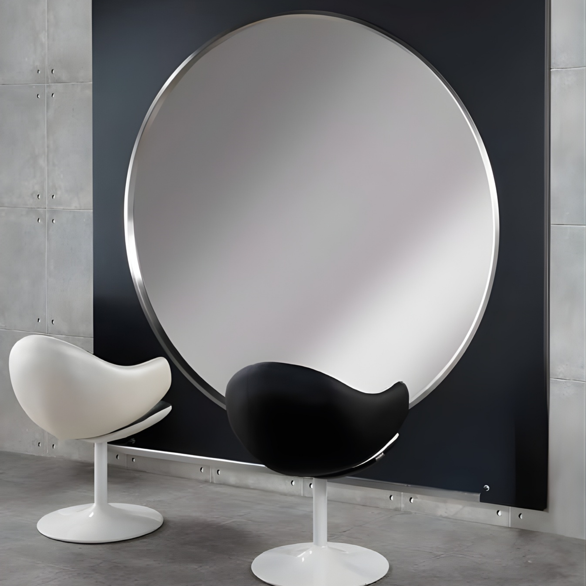 crna i bijela frizerska stolica ispred velikog okruglog ogledala u industrijskom minimalističkom interijeru